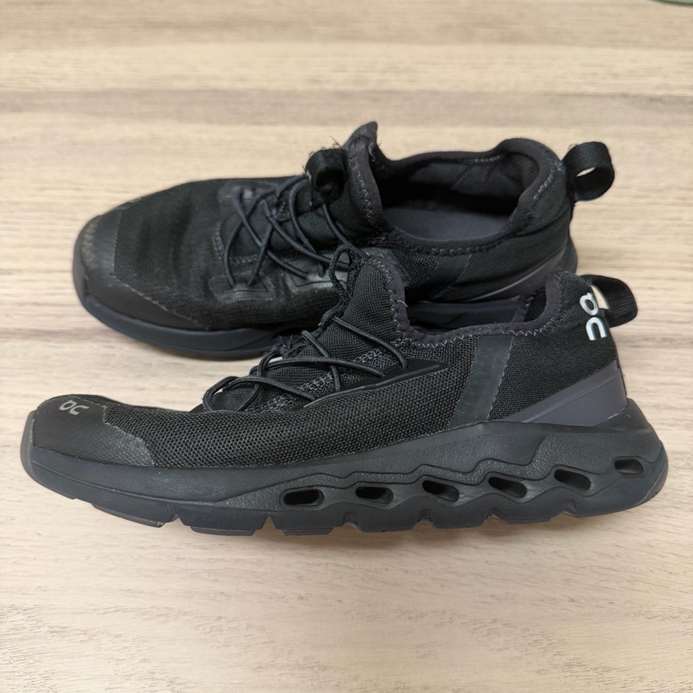 On Clouleap Black Boy Sneakers Sz 1 - Picture 3 of 7